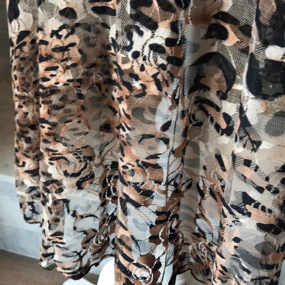 Inside Out Leopard Trimmed Tunic M NWOT - Picture 4 of 6